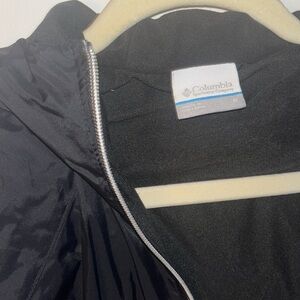 columbia windbreaker